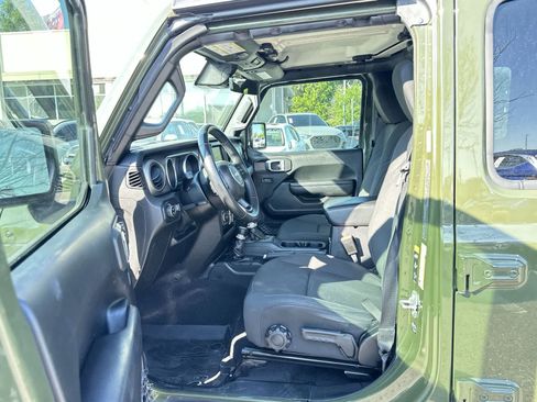 Used 2021 Jeep Gladiator Sport image 2