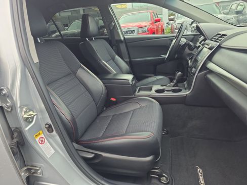 Used 2015 Toyota Camry SE image 30