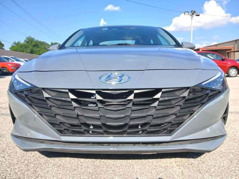 Used 2023 Hyundai Elantra SEL FWD image 2