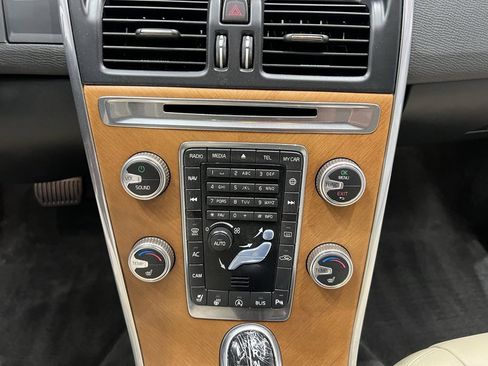 Used 2017 Volvo XC60 T5 Inscription w/ Preferred Option Package image 42