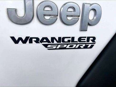 Used 2021 Jeep Wrangler Sport S AWD/4WD image 10