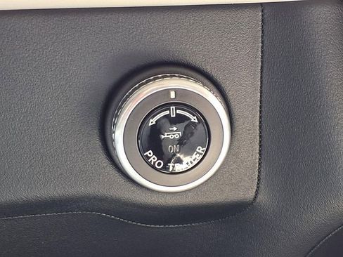 New 2026 Lincoln Navigator L Premier AWD/4WD image 15