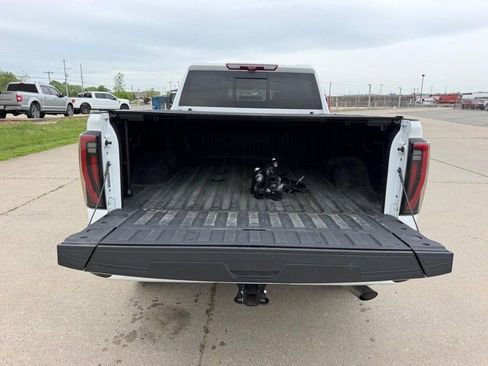 Used 2024 GMC Sierra 2500 AT4 w/ AT4 Premium Plus Package image 5