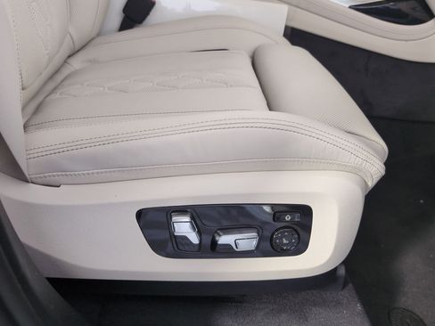 New 2026 BMW X7 xDrive40i w/ Executive Package image 33