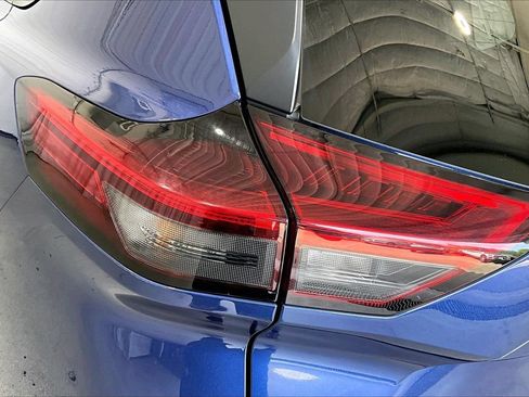 Used 2023 Nissan Rogue SV FWD image 29