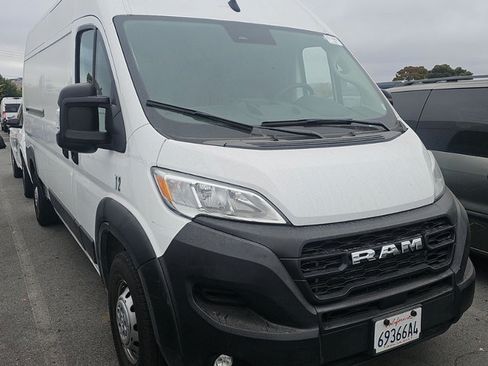 Used 2025 RAM ProMaster 2500 w/ Convenience Group FWD image 2