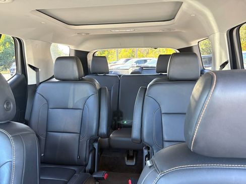 Used 2020 Chevrolet Traverse LT w/ LT Premium Package image 4