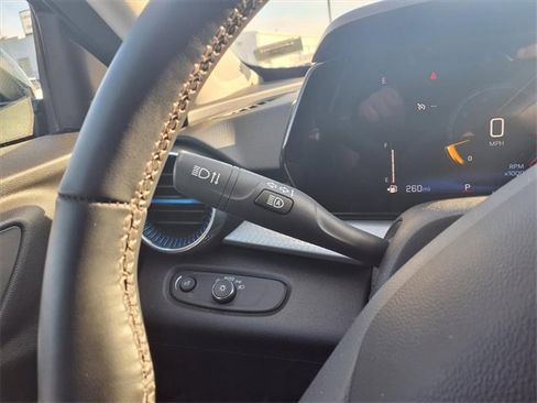 Used 2025 Chevrolet Trax LT w/ LT Convenience Package image 63