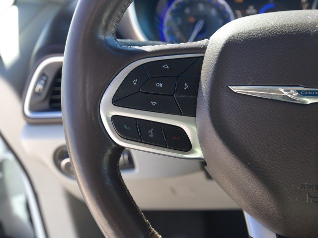 Used 2017 Chrysler Pacifica Touring-L Plus w/ Tire & Wheel Group FWD image 18