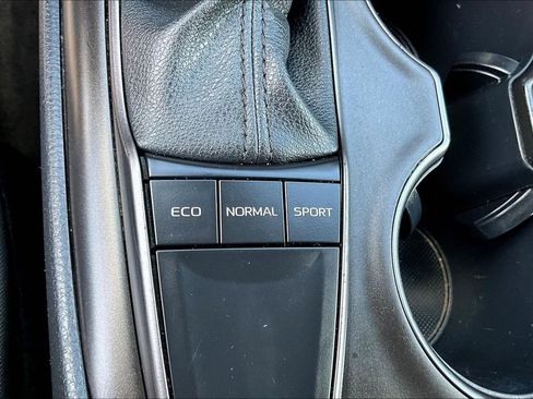 Used 2023 Toyota Camry SE image 16