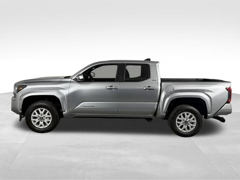 Used 2025 Toyota Tacoma SR5 AWD/4WD image 10