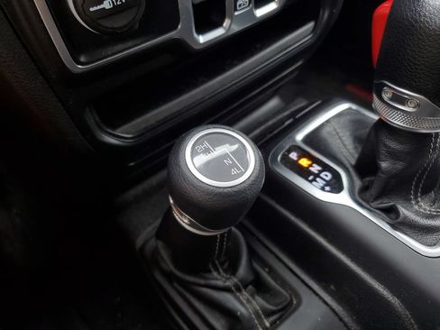 Used 2018 Jeep Wrangler Unlimited Sahara w/ Uconnect 4C Nav & Sound Group AWD/4WD image 30