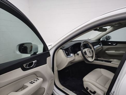 Used 2020 Volvo XC60 T6 Momentum AWD/4WD image 11