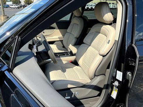 New 2025 Lincoln Nautilus Reserve image 9