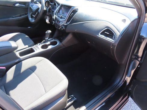 Used 2019 Chevrolet Cruze LT w/ RS Package FWD image 16