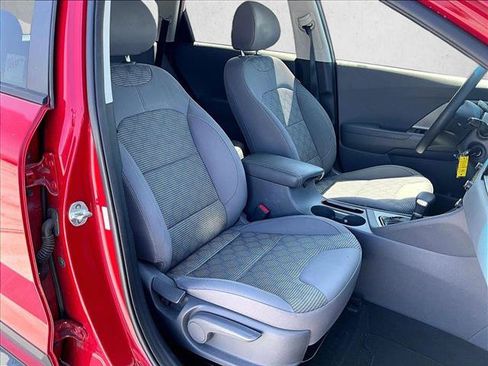 Used 2017 Kia Niro FE FWD image 7