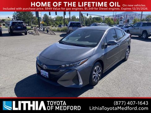Certified 2022 Toyota Prius Prime XLE FWD image 1