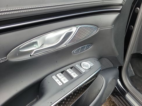 Used 2022 Genesis GV70 3.5T Sport w/ Sport Prestige Package AWD/4WD image 18