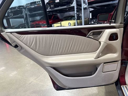 Used 1999 Mercedes-Benz E 320 Sedan image 23