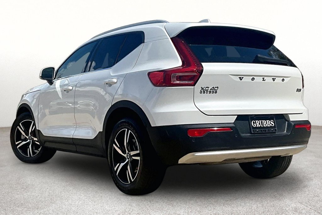 Used 2023 Volvo XC40 B5 Plus AWD/4WD image 16