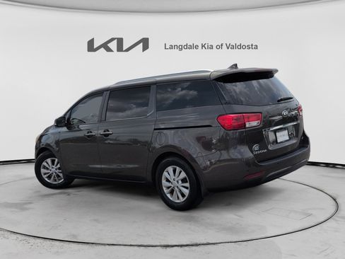 Used 2017 Kia Sedona LX w/ LX Essentials Premium Package FWD image 9