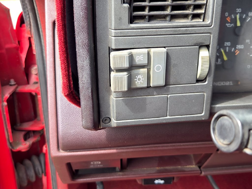 Used 1992 Chevrolet Silverado 1500 2WD Regular Cab image 36