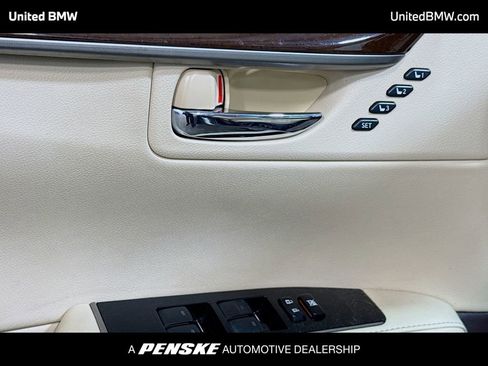 Used 2016 Lexus ES 350 w/ Luxury Package w/Wood Trim FWD image 3