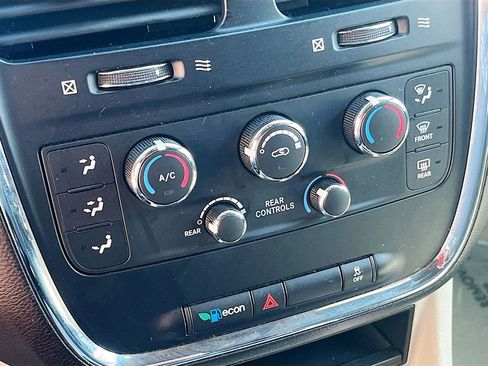 Used 2020 Dodge Grand Caravan SXT image 15