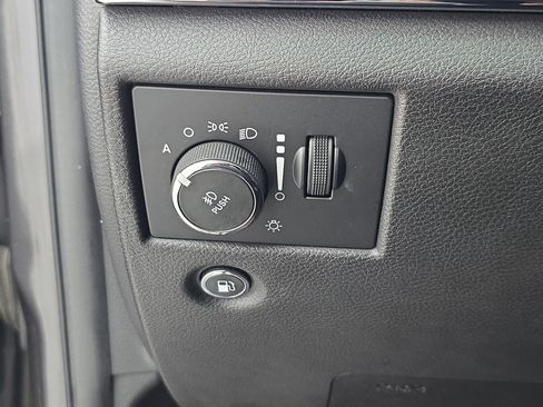 Used 2018 Jeep Grand Cherokee Limited image 24