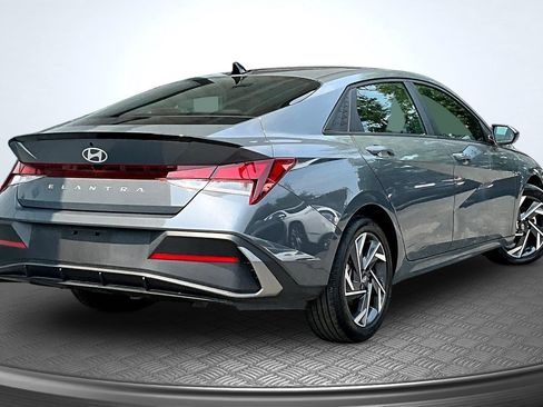 Used 2025 Hyundai Elantra Sport FWD image 6