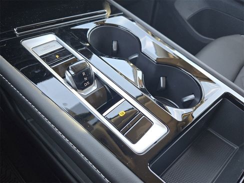 New 2026 Volkswagen Atlas SE image 17