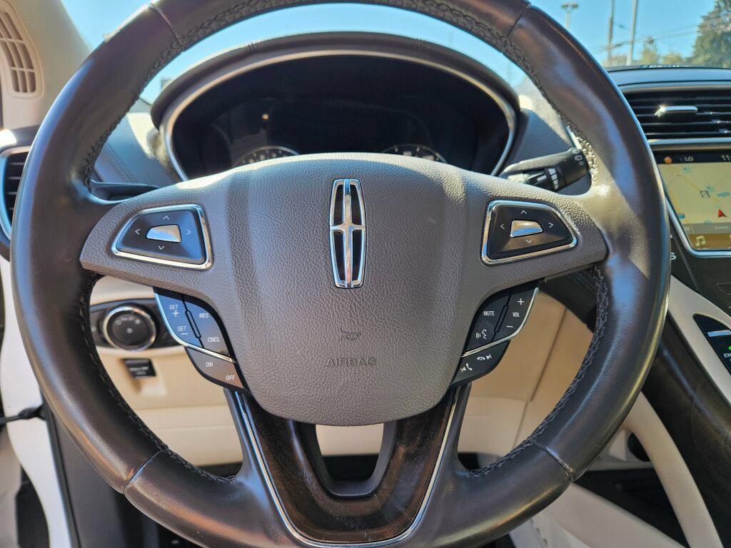 Used 2017 Lincoln MKX Reserve w/ Lincoln MKX Climate Package FWD image 21