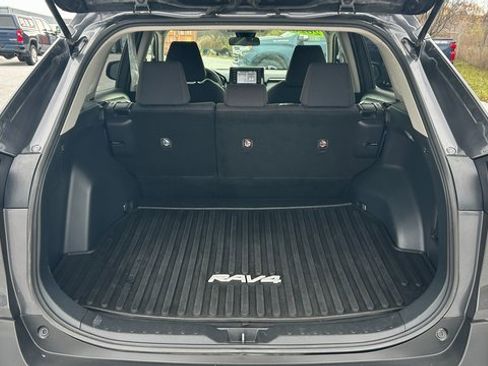 Used 2020 Toyota RAV4 LE image 5