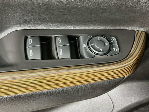 Used 2020 GMC Acadia SLE FWD image 25