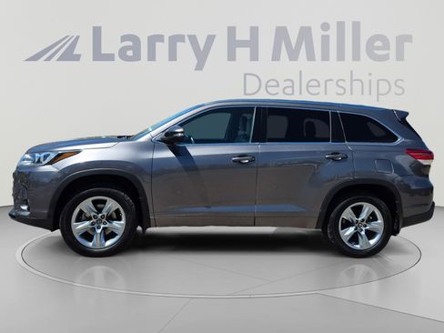 Used 2018 Toyota Highlander Limited AWD/4WD image 2