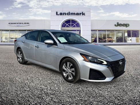 Used 2023 Nissan Altima 2.5 S image 1