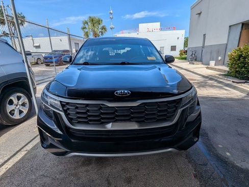 Used 2021 Kia Seltos LX AWD/4WD image 2