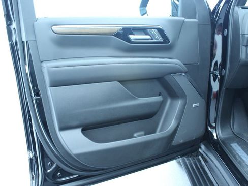 New 2026 Chevrolet Suburban High Country AWD/4WD image 18