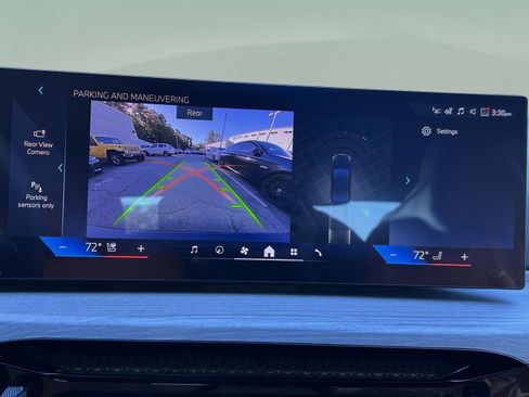 Used 2026 BMW 330i Sedan w/ Premium Package image 15