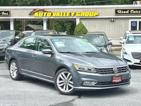 Used 2017 Volkswagen Passat 1.8T SE FWD image 1