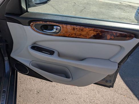 Used 2004 Jaguar XJ8 image 37