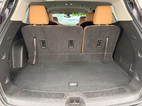 Used 2019 Buick Enclave Essence w/ LPO, Luxury Package FWD image 13
