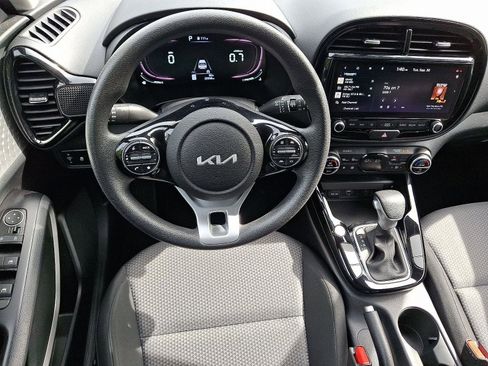 Used 2023 Kia Soul S image 11