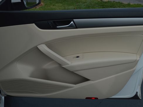 Used 2015 Volkswagen Passat 1.8T Limited Edition image 34