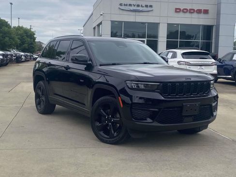 Used 2023 Jeep Grand Cherokee Altitude AWD/4WD image 36