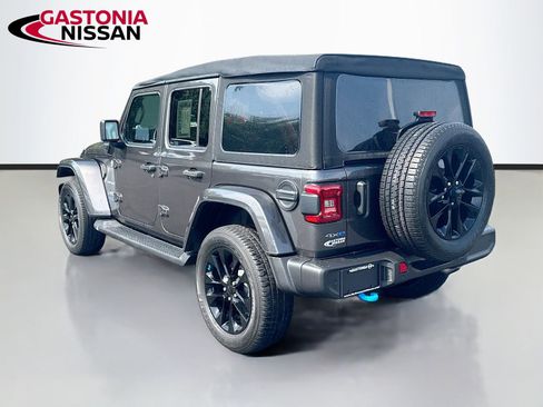 Used 2022 Jeep Wrangler Unlimited Sahara w/ Cold Weather Group AWD/4WD image 6