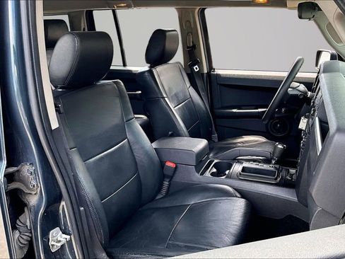 Used 2008 Jeep Commander Sport AWD/4WD image 24