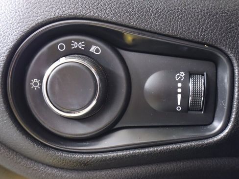 Used 2018 Jeep Renegade Sport w/ Power & Air Group AWD/4WD image 10
