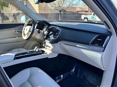 Used 2023 Volvo XC90 T8 Plus image 31