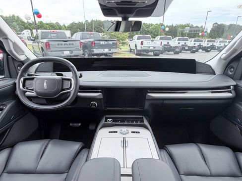Used 2026 Lincoln Navigator Reserve AWD/4WD image 14